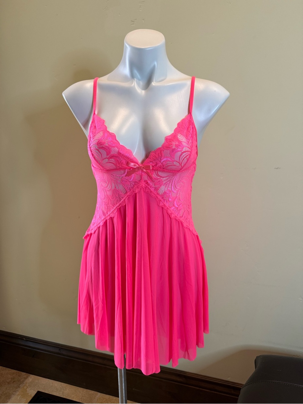 Women’s Hot Pink Lace Babydoll Nightdress w/matching panties NWT